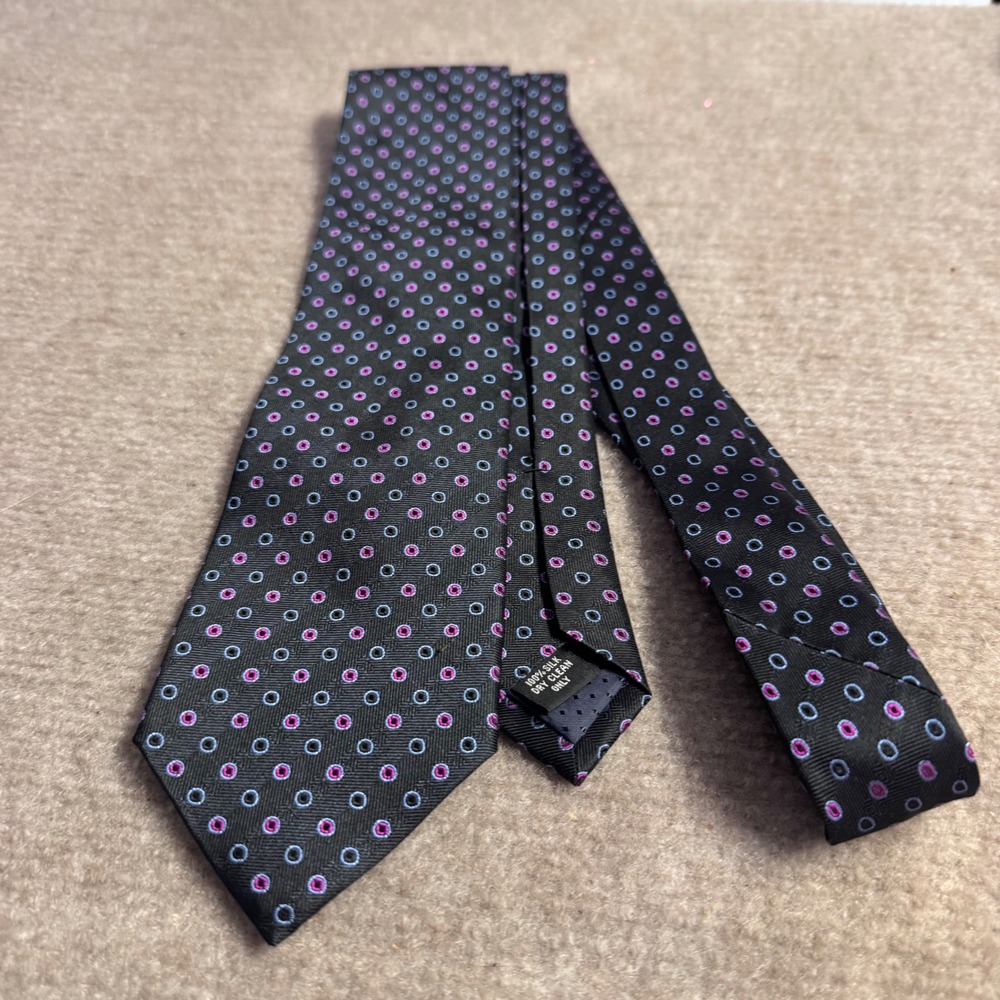 Tom James Executive Collection Necktie Mens Black Silk Geometric Medallion NWT